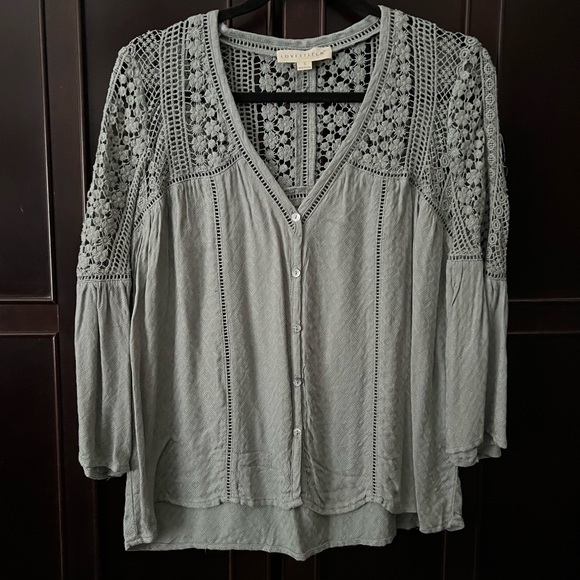 Love Stitch Boho Du Jour Crochet Blouse - Color Sage Size Small NWOT - Picture 2 of 6